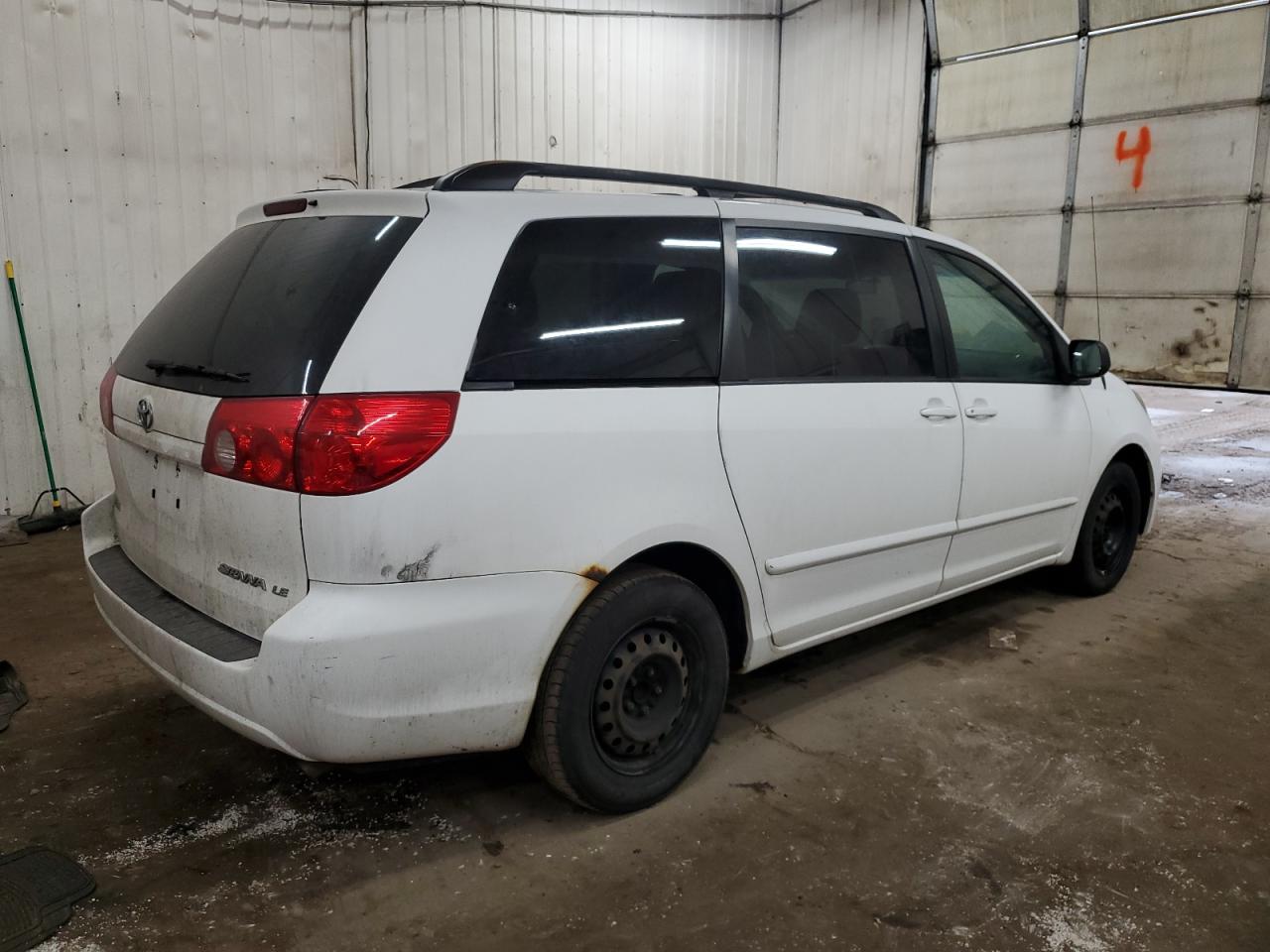 2009 Toyota Sienna - Image 3