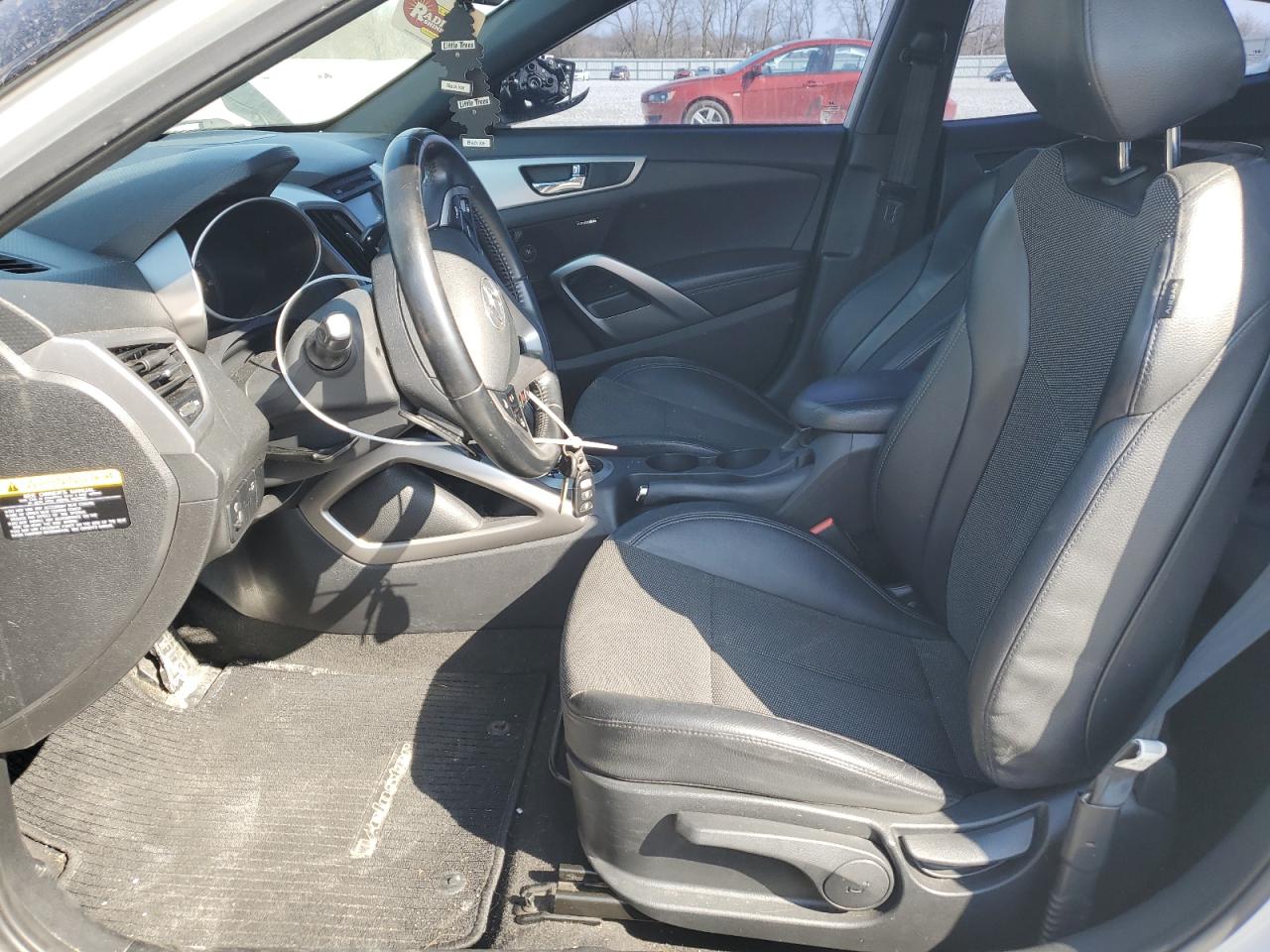2016 Hyundai Veloster - Image 7