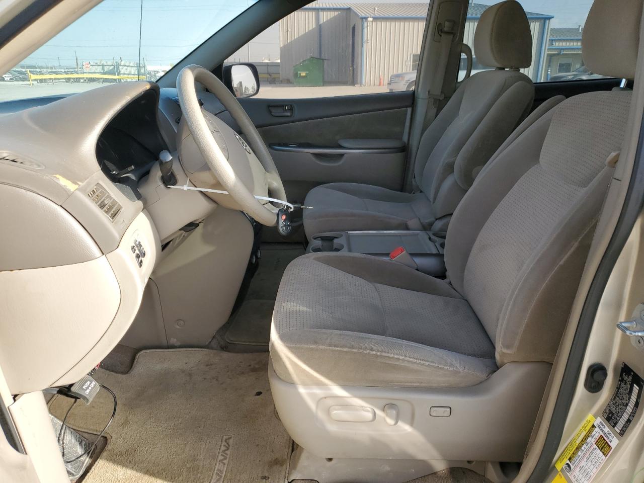 2010 Toyota Sienna - Image 7