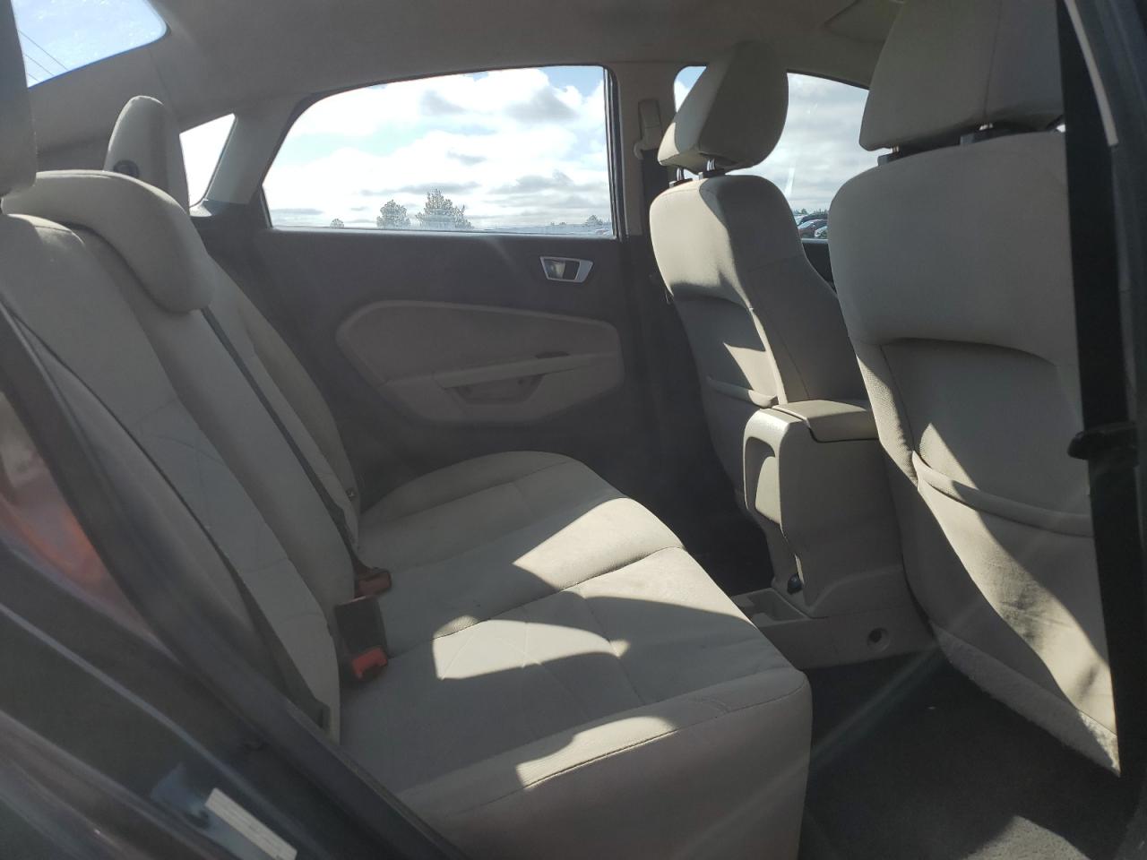 2015 Ford Fiesta - Image 10