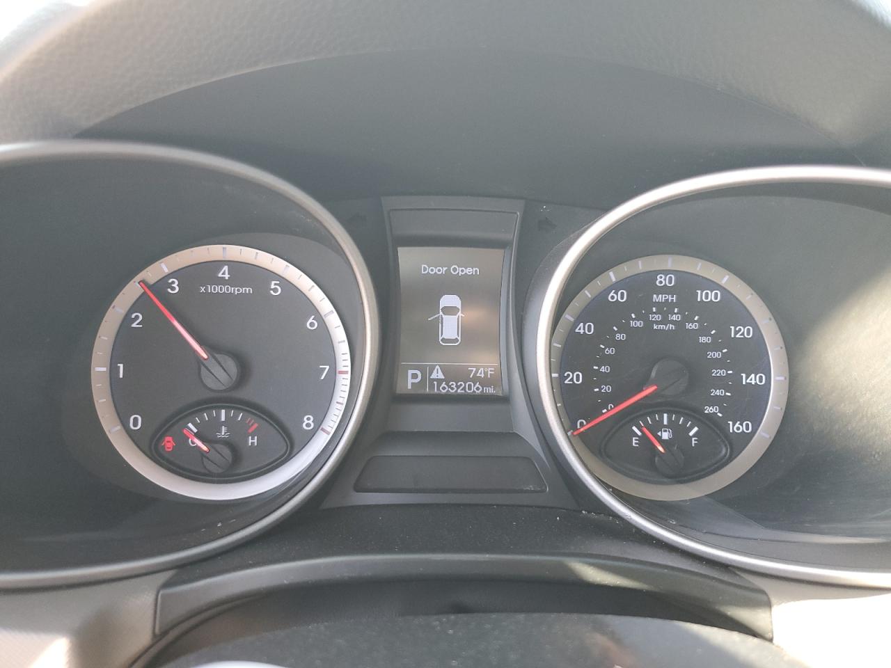 2015 Hyundai Santa Fe - Image 9