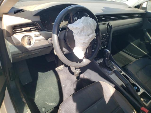 VOLKSWAGEN PASSAT 2021 White