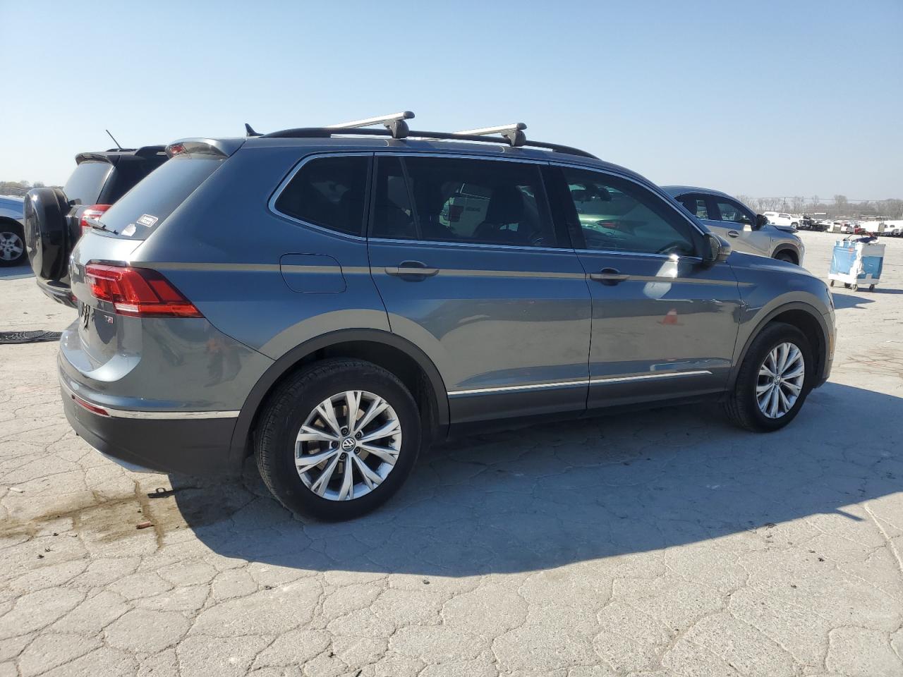 2018 Volkswagen Tiguan - Image 3