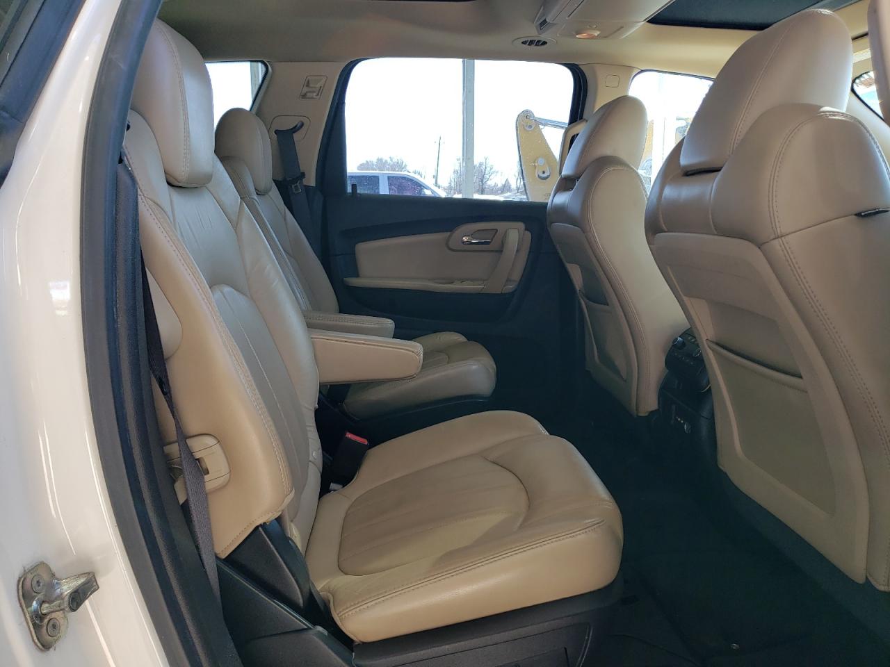 2010 Chevrolet Traverse - Image 11