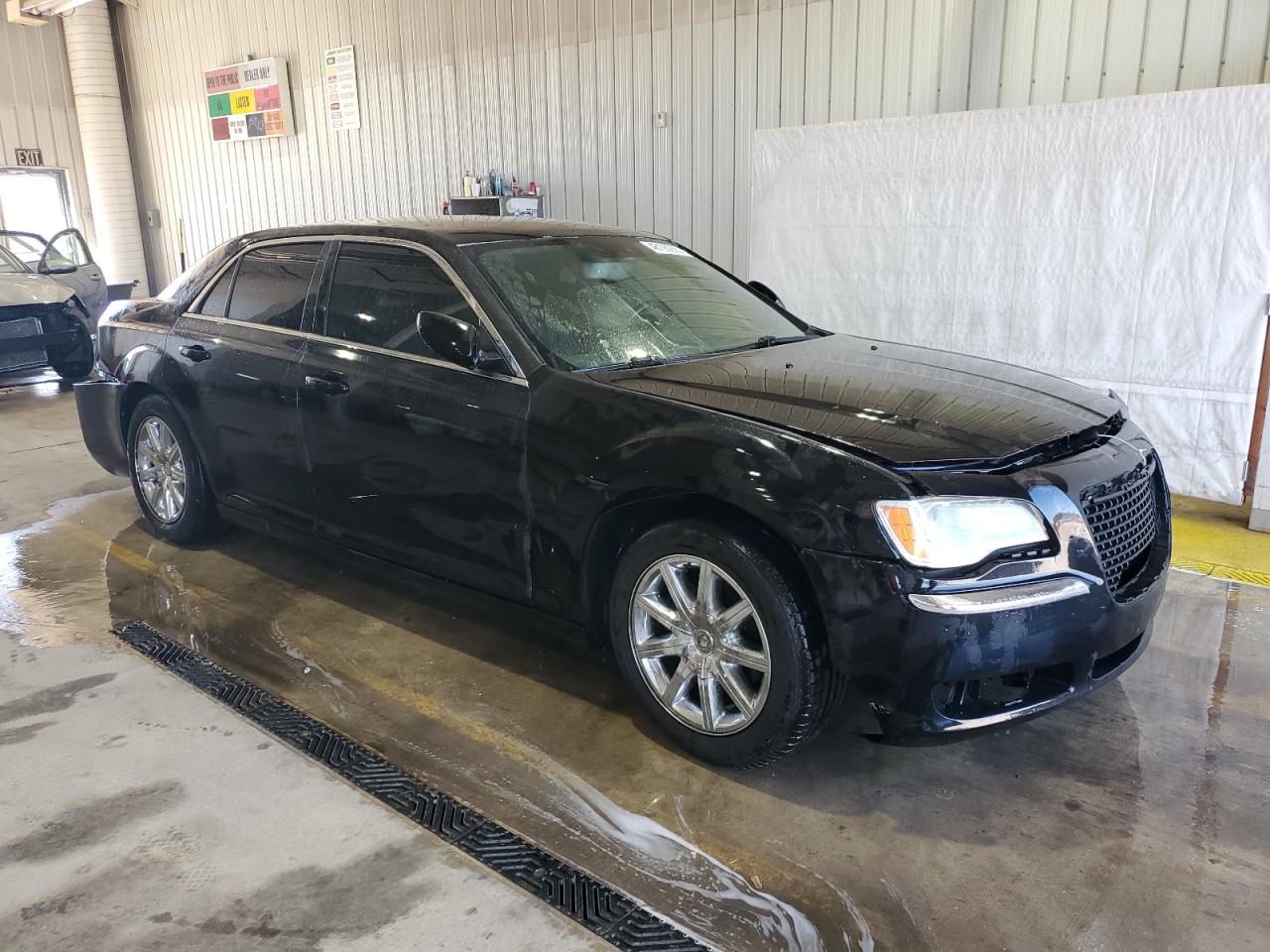 2014 Chrysler 300 - Image 4