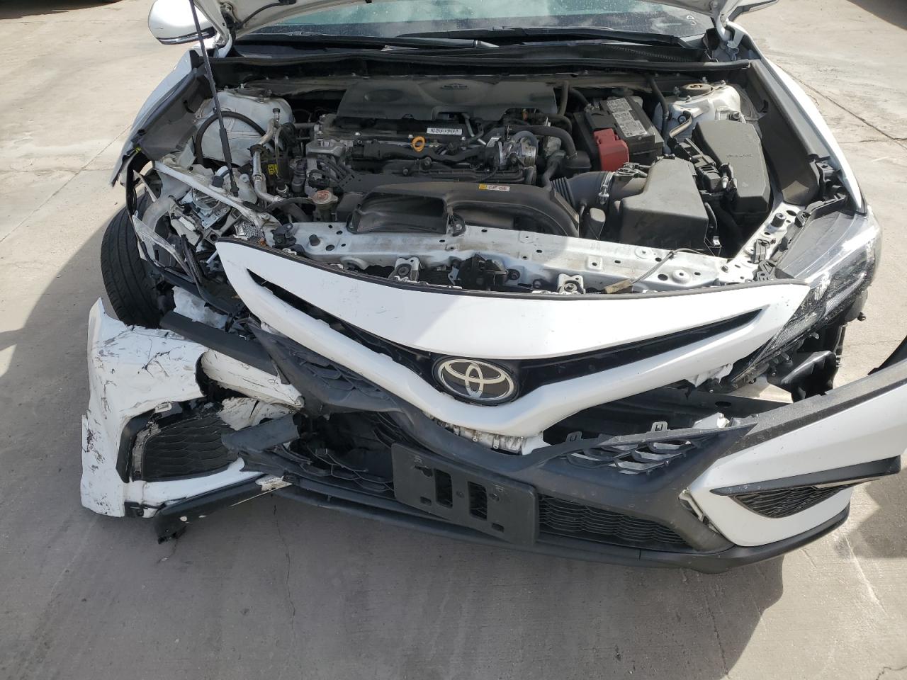 2022 Toyota Camry - Image 11