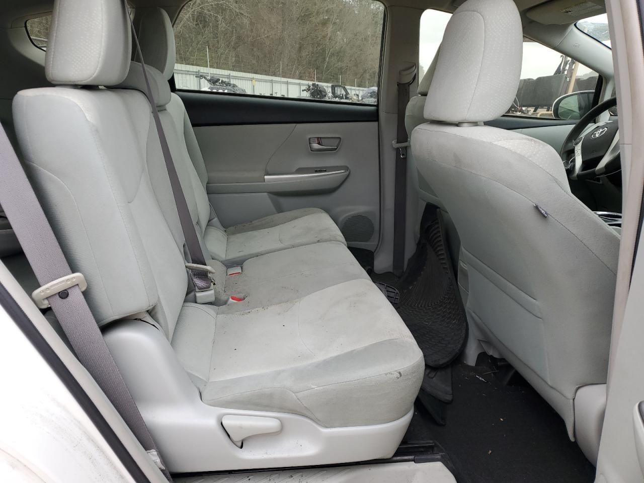 2012 Toyota Prius - Image 11