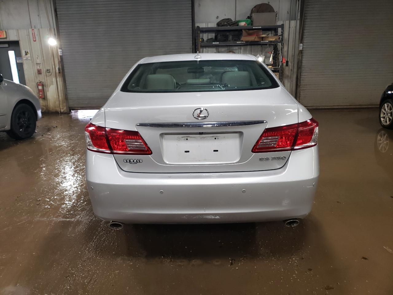 2011 Lexus ES - Image 6