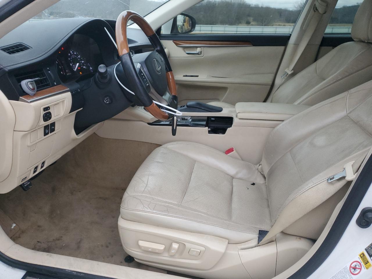 2015 Lexus ES - Image 7