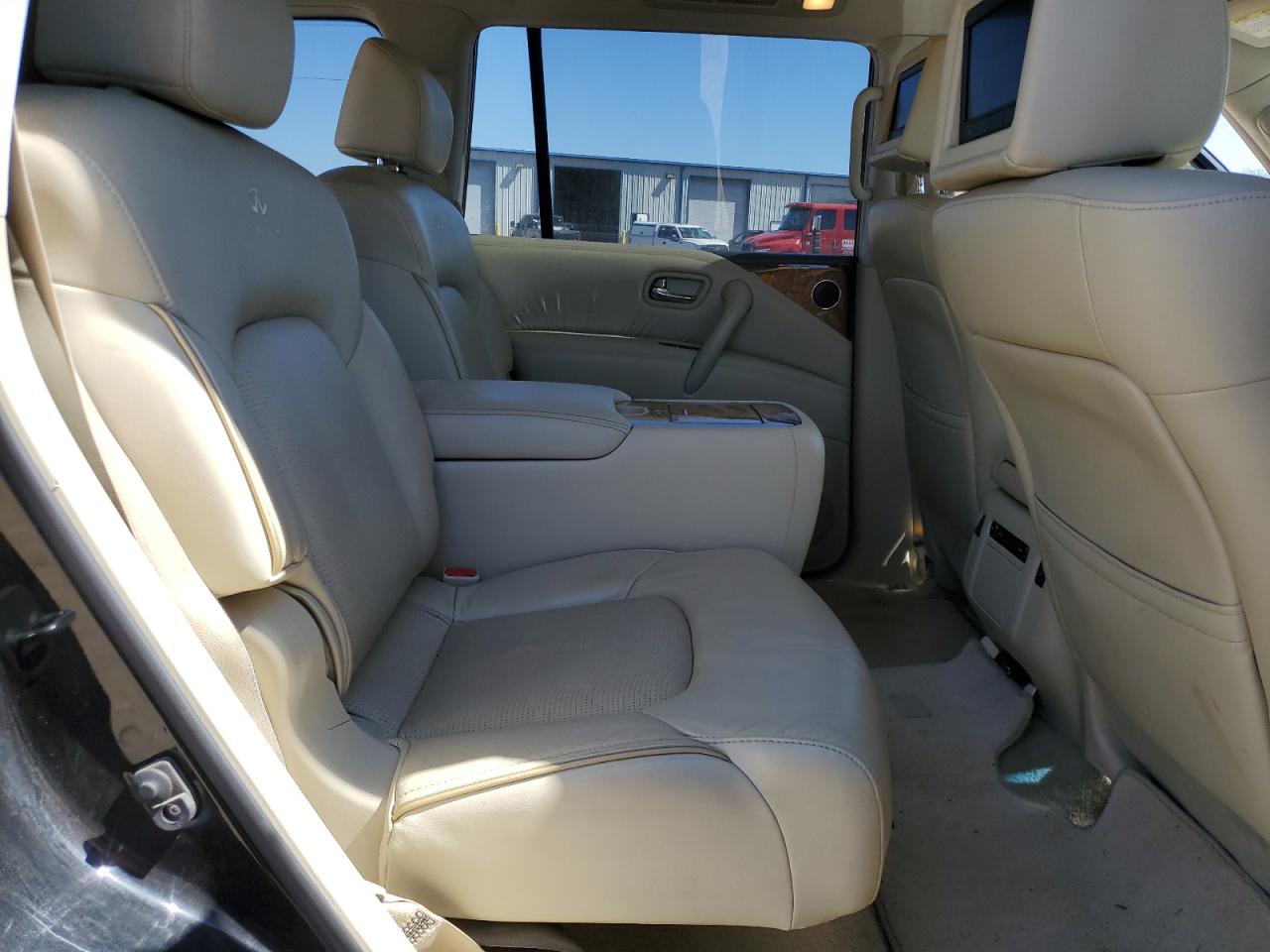 2014 Infiniti QX80 - Image 11