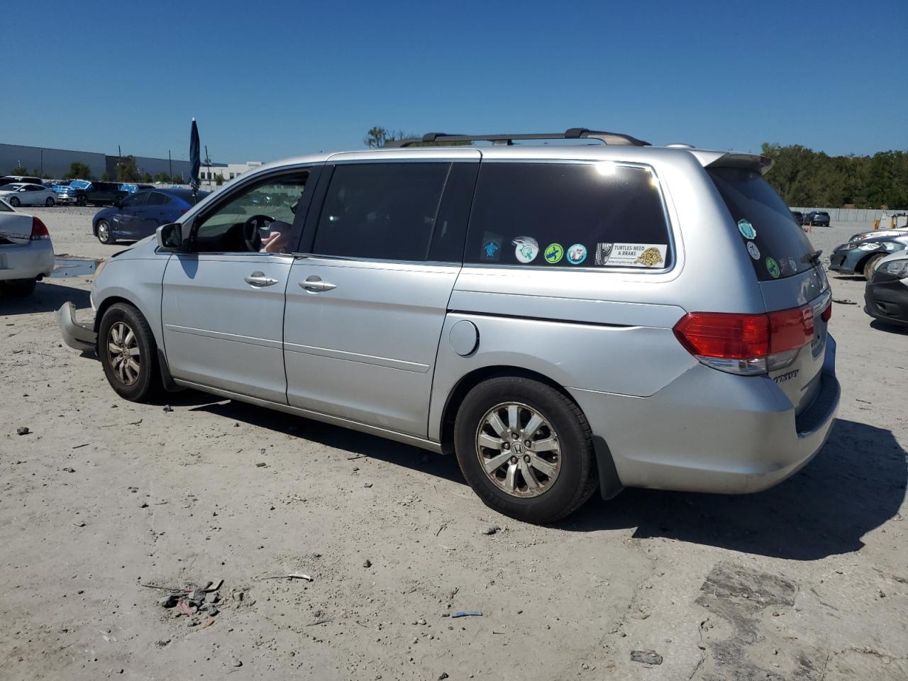 2010 Honda Odyssey - Image 2