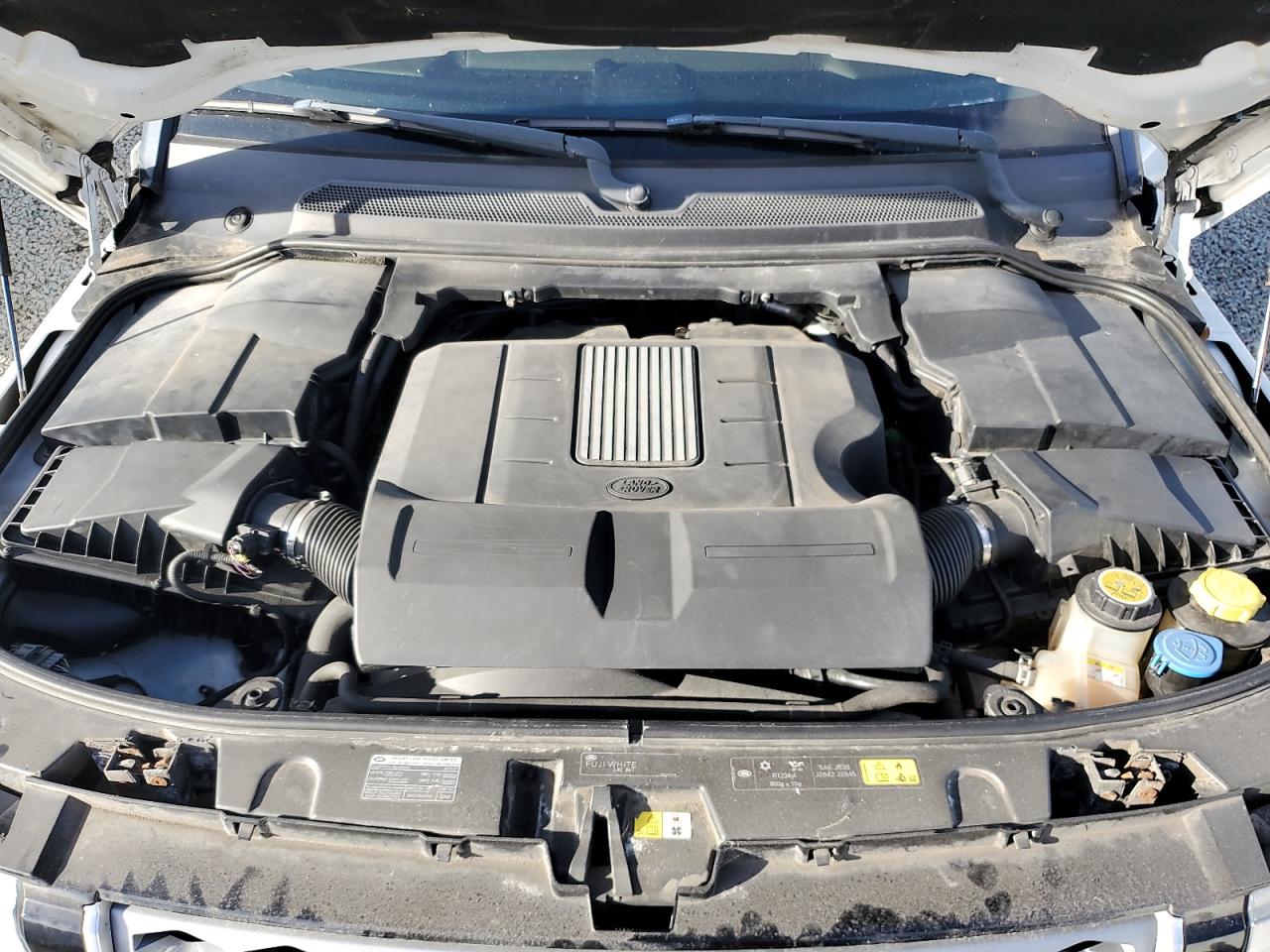 2016 Land Rover LR4 - Image 12