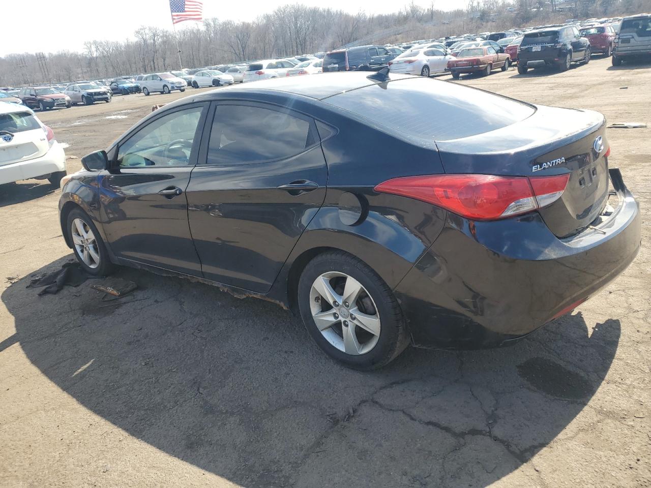 2012 Hyundai Elantra - Image 2