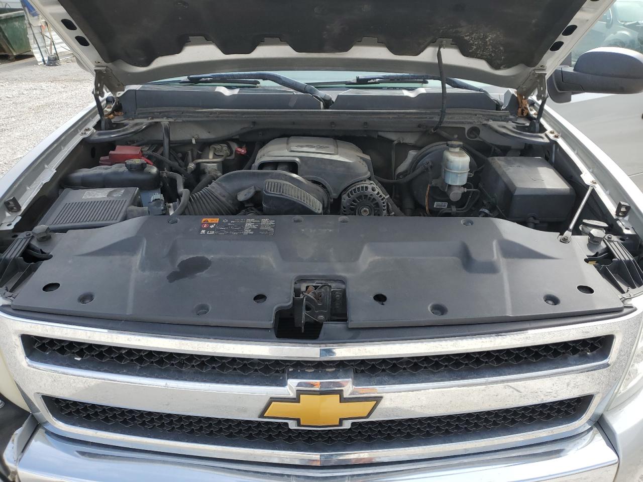 2011 Chevrolet Silverado - Image 11