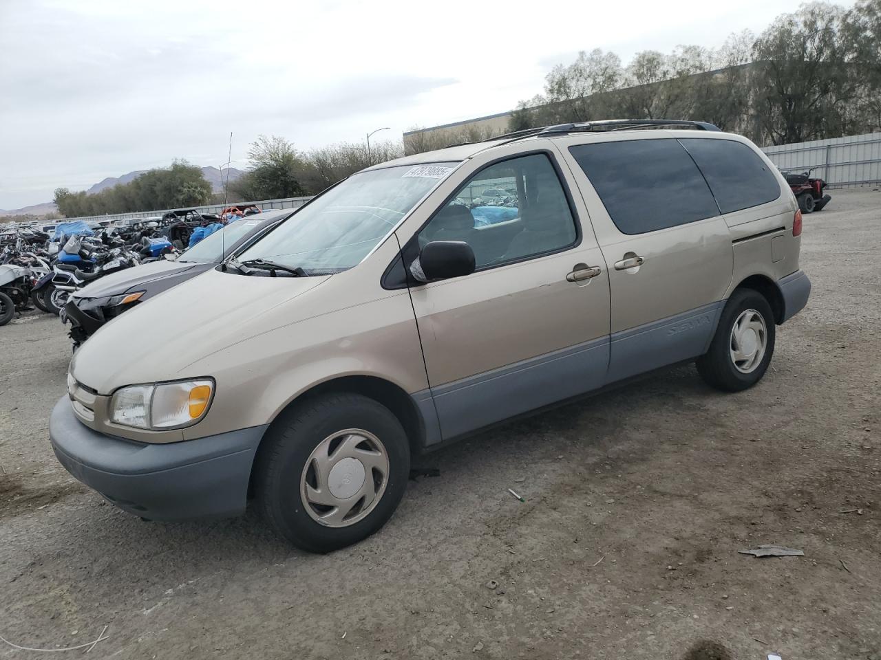 2000 Toyota Sienna - Image 1