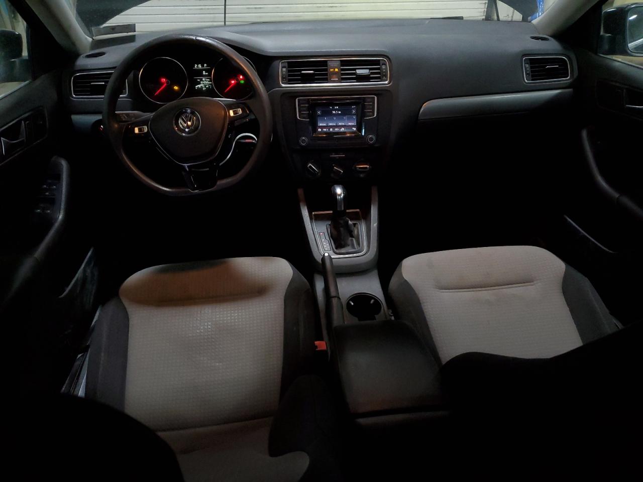 2017 Volkswagen Jetta - Image 8