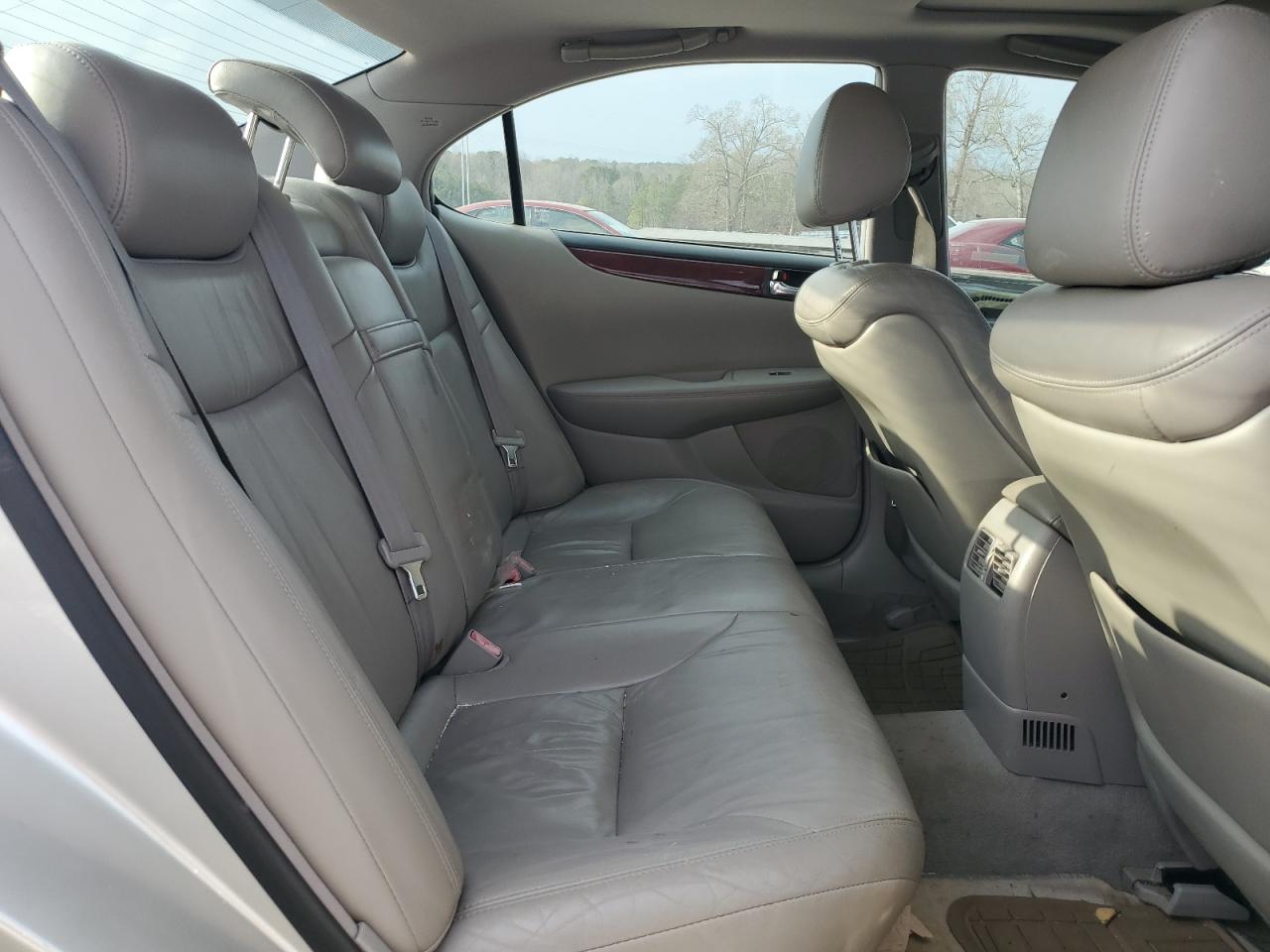 2002 Lexus ES - Image 10