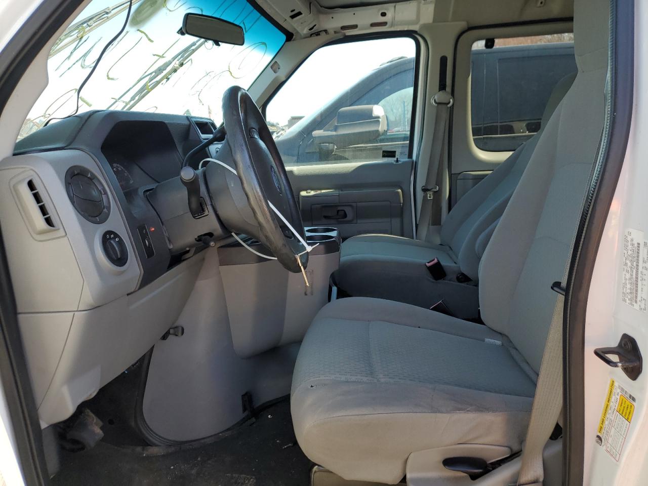 2011 Ford Econoline E350 Super Duty Wagon VIN: 1FBSS3BL6BDA90217 Lot: 43272975