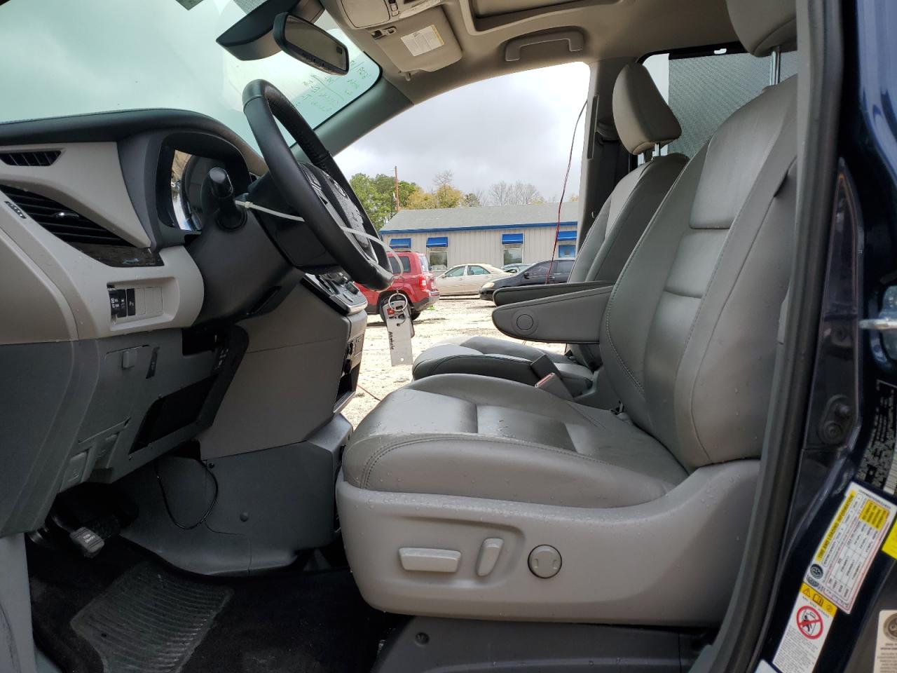 2018 Toyota Sienna - Image 7