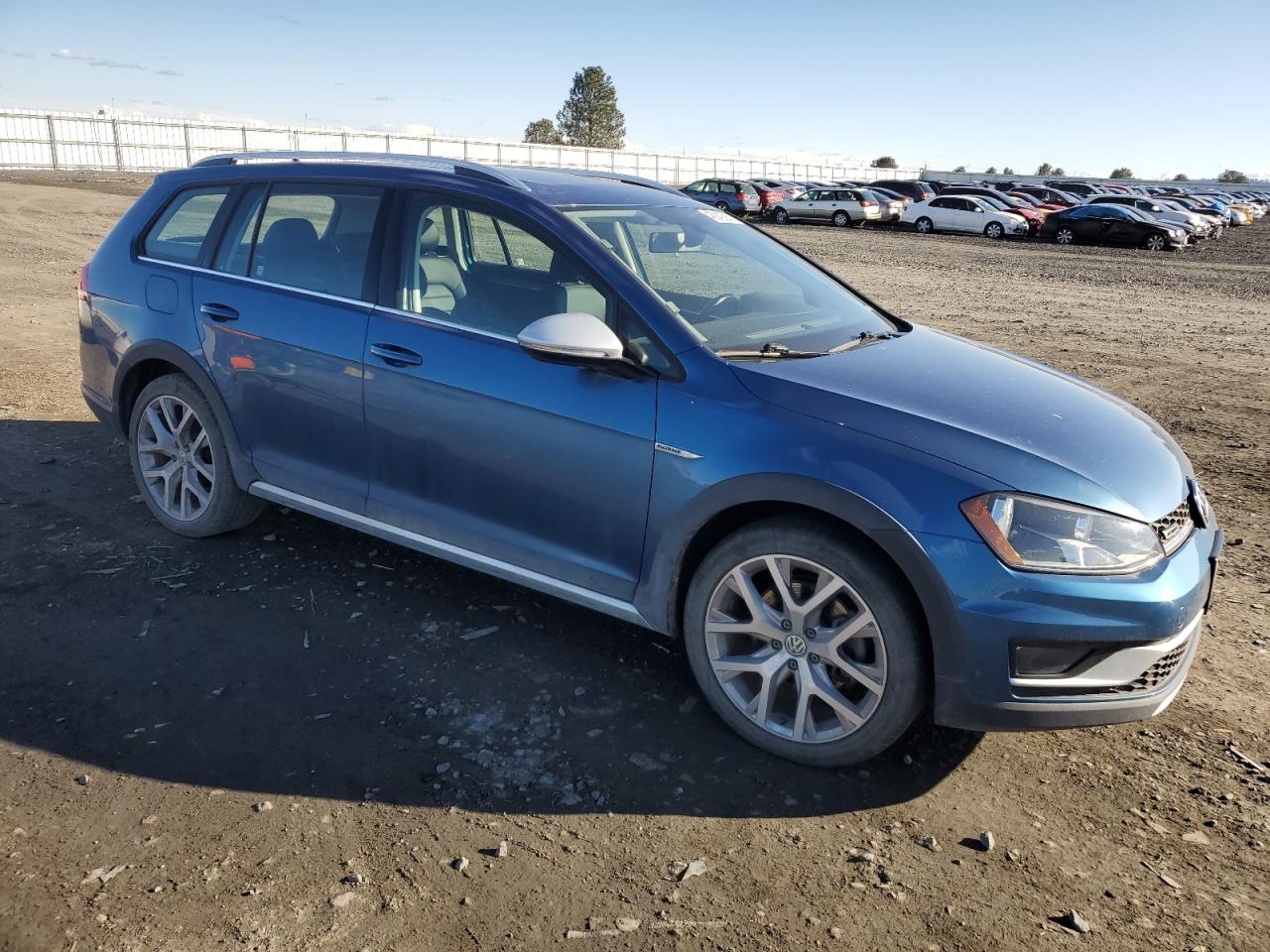 2017 Volkswagen Golf - Image 4