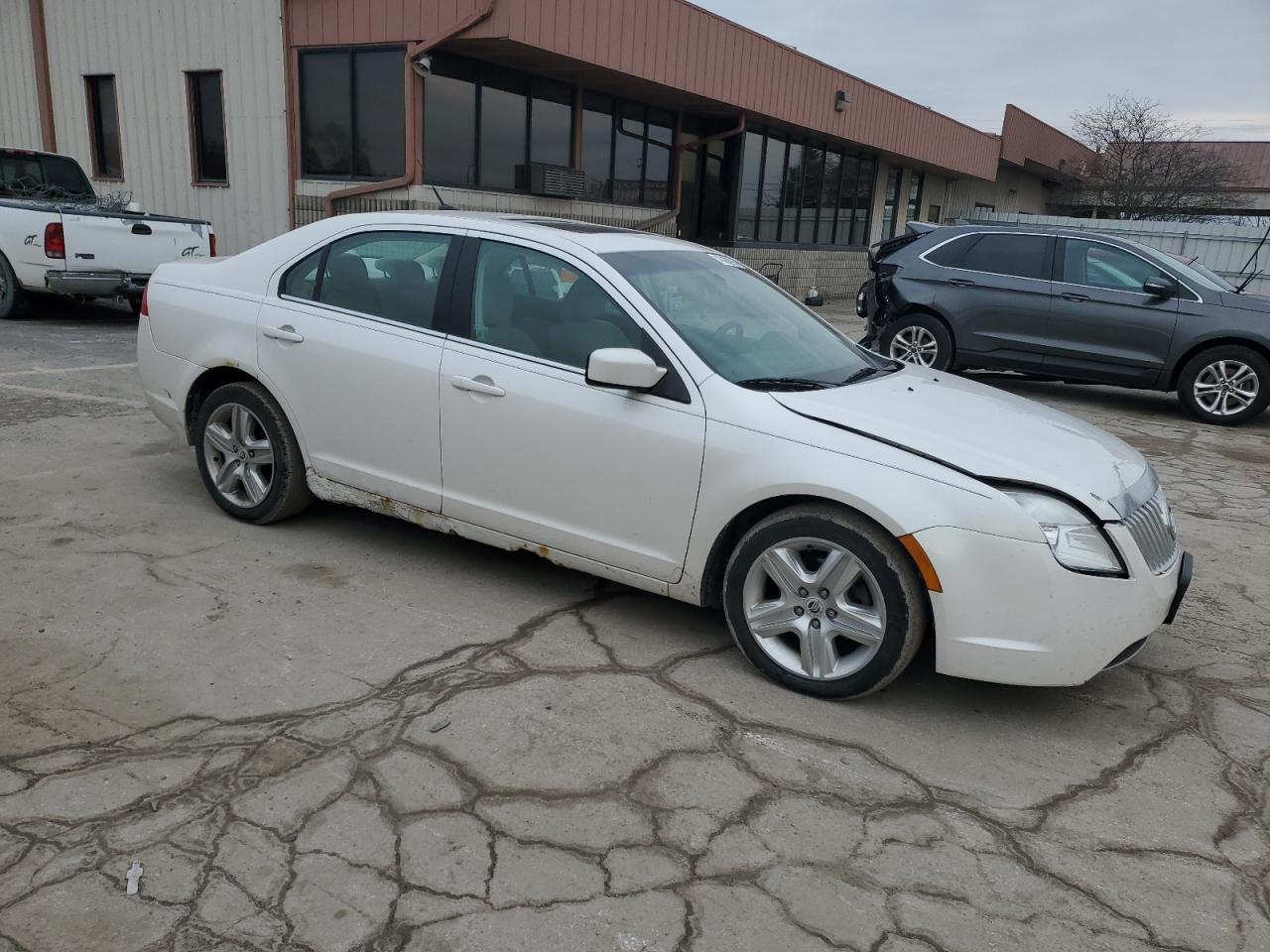 2010 Mercury Milan - Image 4