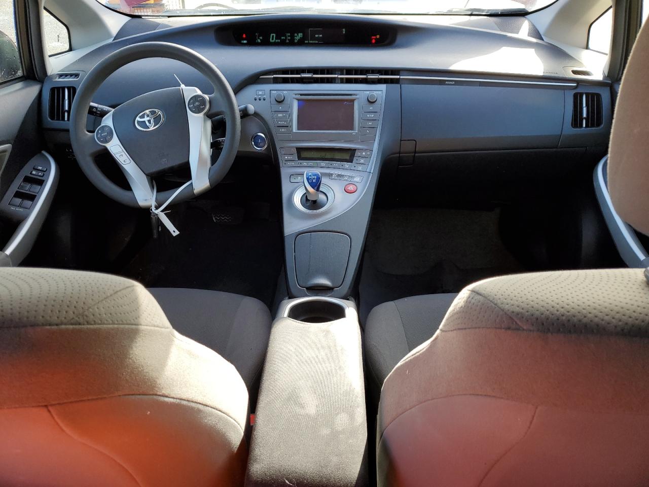2015 Toyota Prius - Image 8