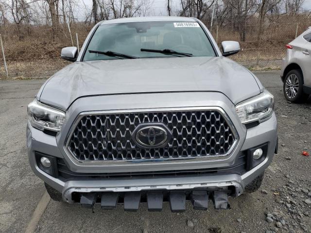  TOYOTA TACOMA 2018 Srebrny
