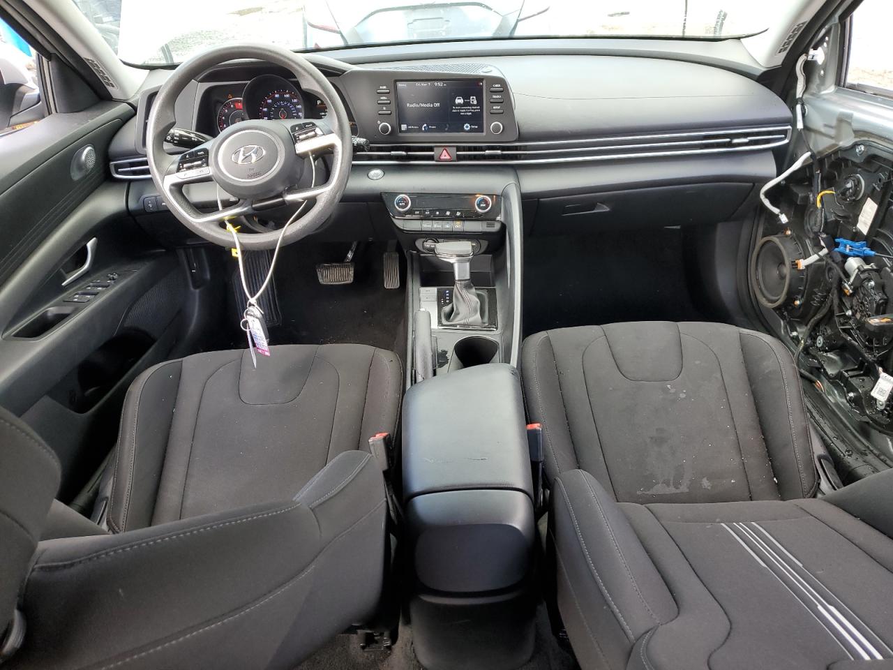 2021 Hyundai Elantra - Image 8