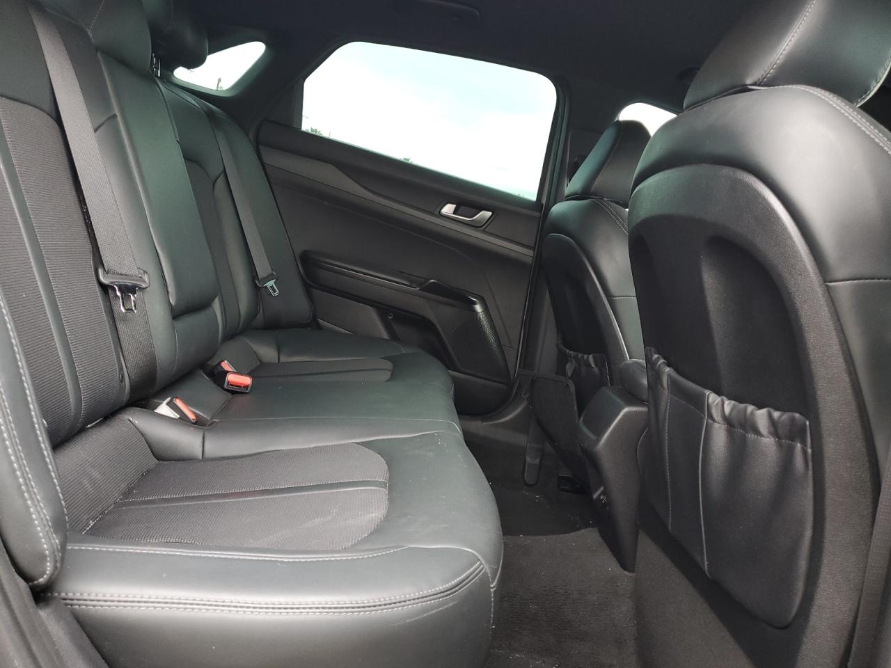 2022 Kia K5 - Image 10