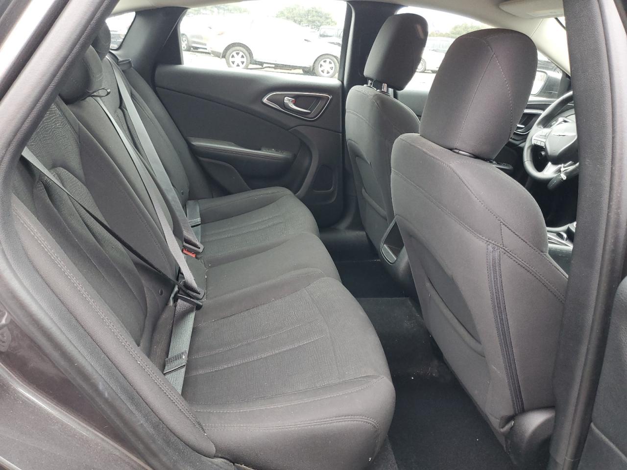 2015 Chrysler 200 - Image 10