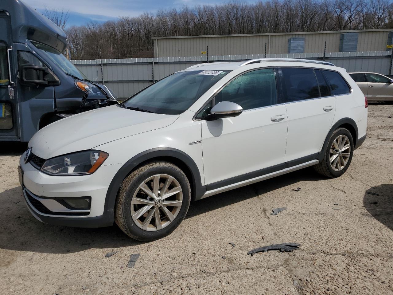 2017 Volkswagen Golf - Image 1