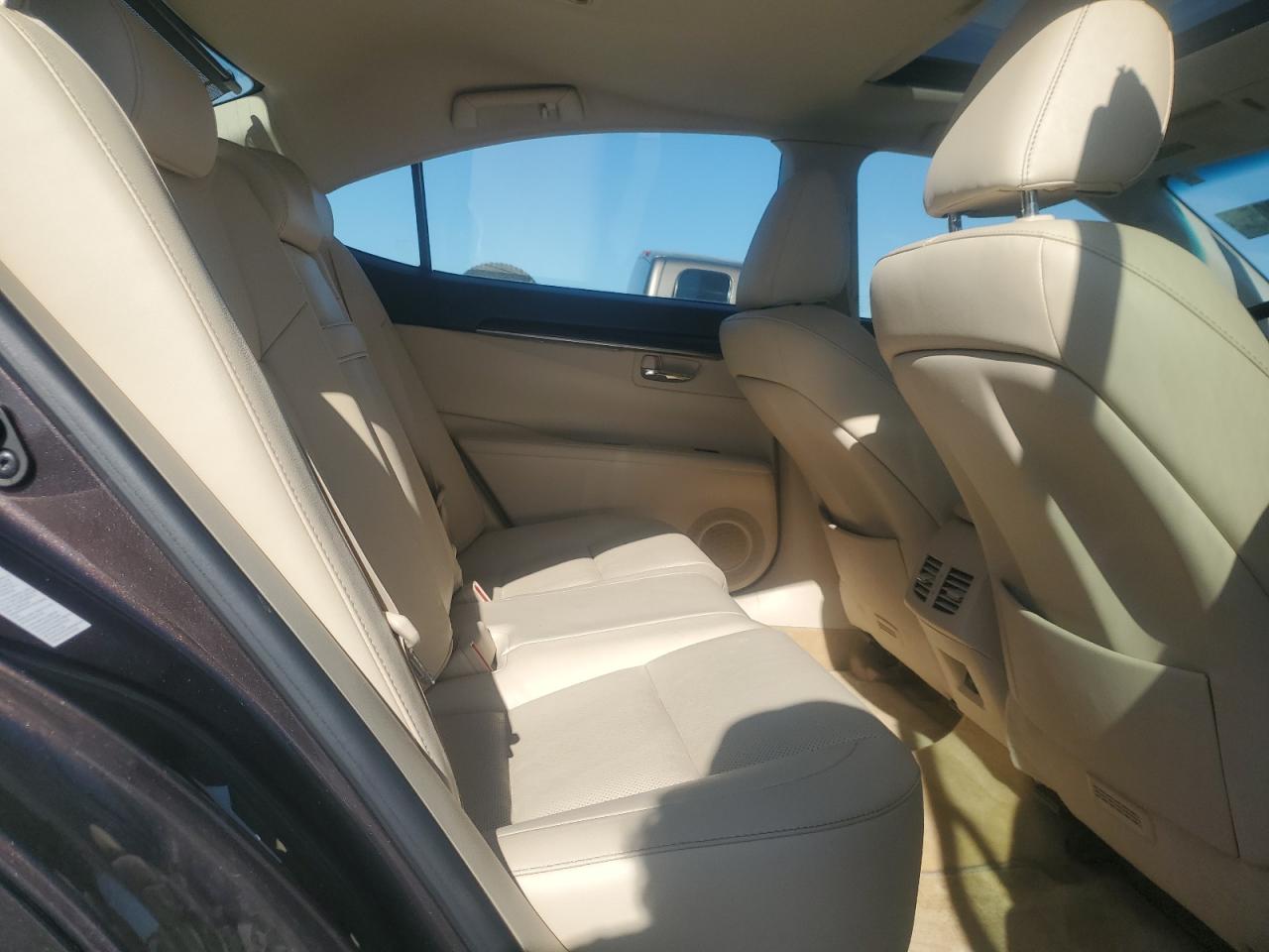 2014 Lexus ES - Image 10