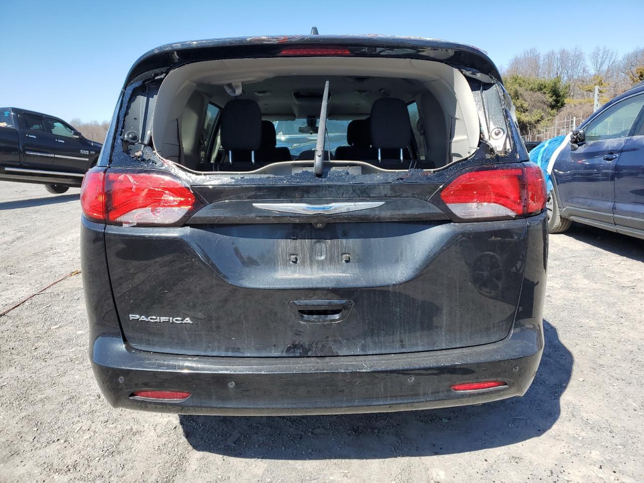 2018 Chrysler Pacifica - Image 6