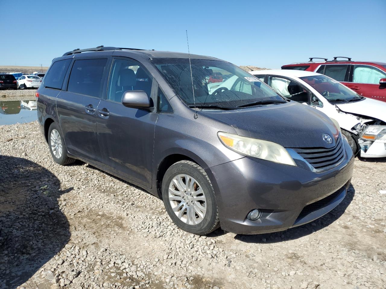 2011 Toyota Sienna - Image 4