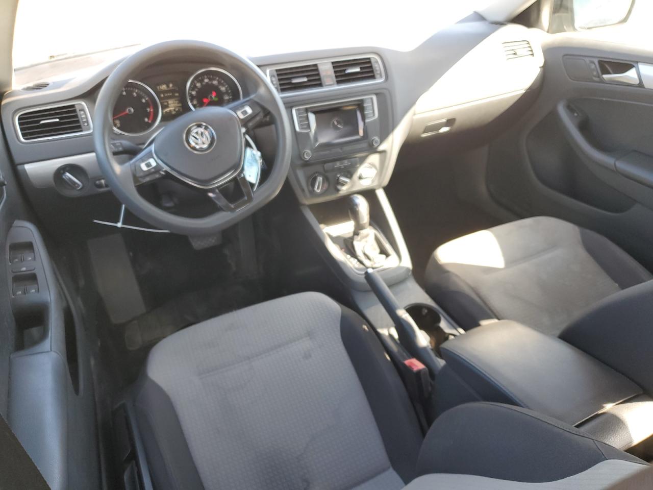2017 Volkswagen Jetta - Image 8