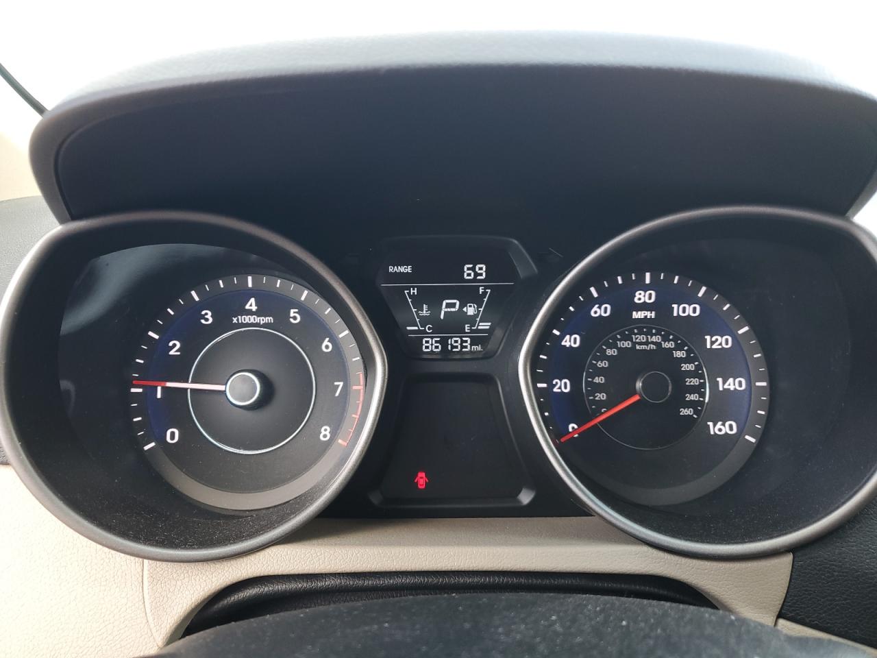 2016 Hyundai Elantra - Image 9