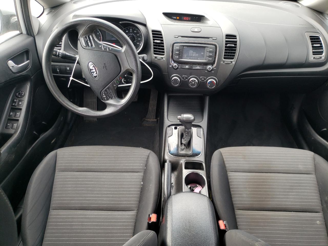 2017 Kia Forte - Image 8