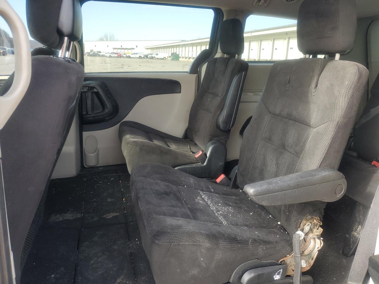 2015 Dodge Caravan - Image 11