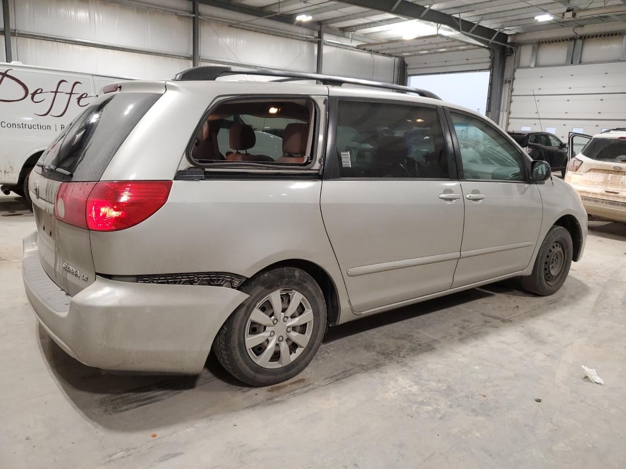 2008 Toyota Sienna - Image 3