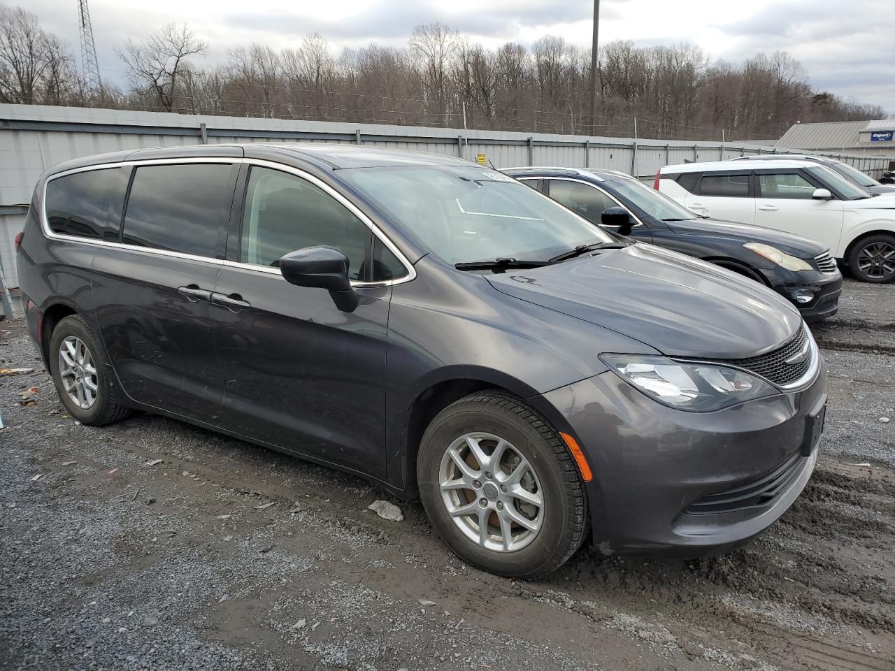 2017 Chrysler Pacifica - Image 4