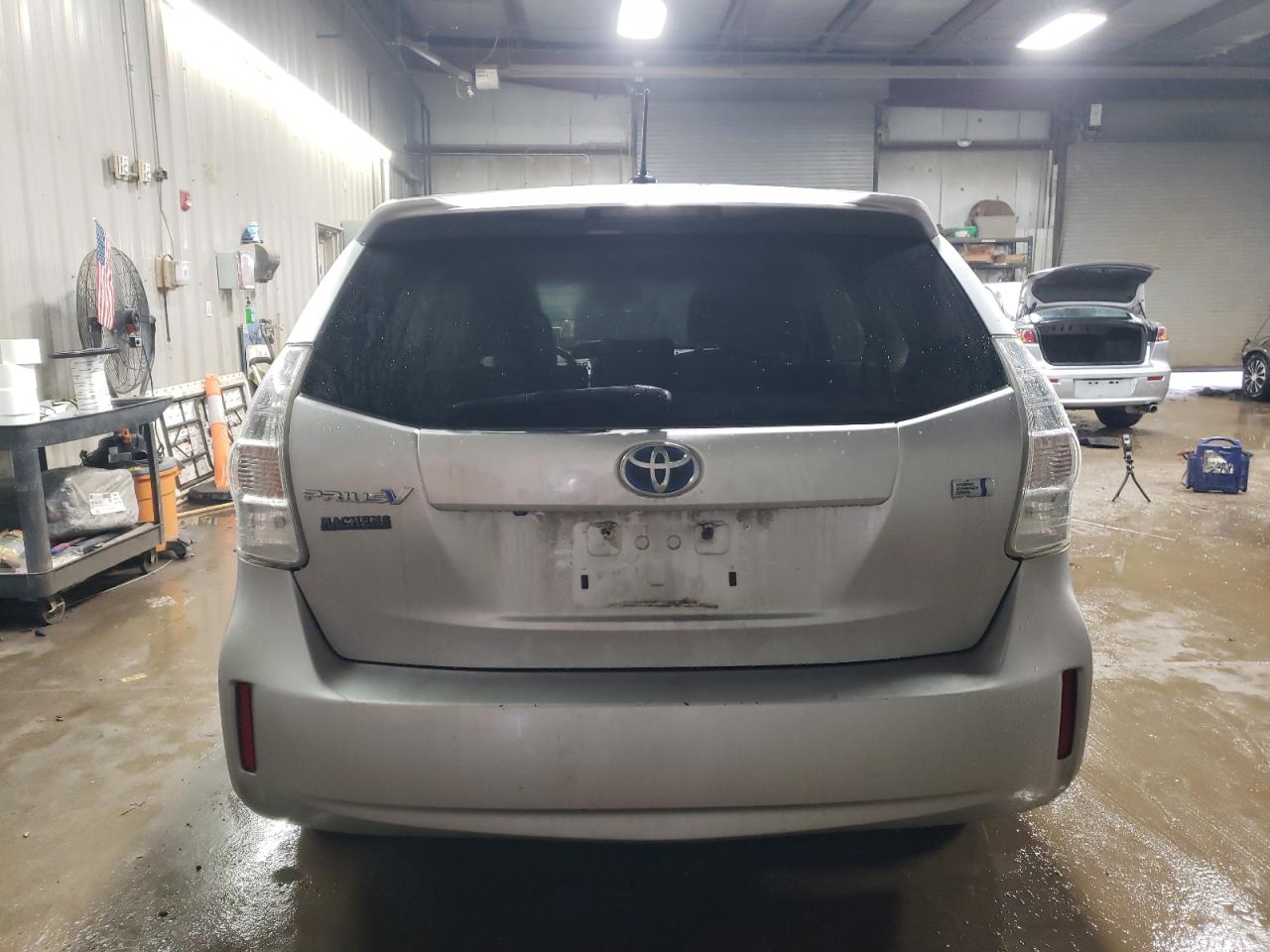 2013 Toyota Prius - Image 6