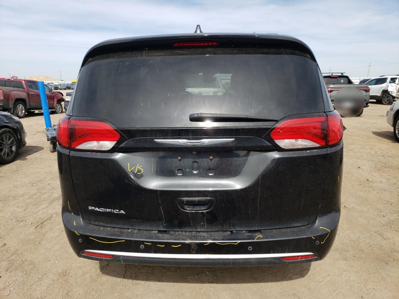 2017 Chrysler Pacifica - Image 6
