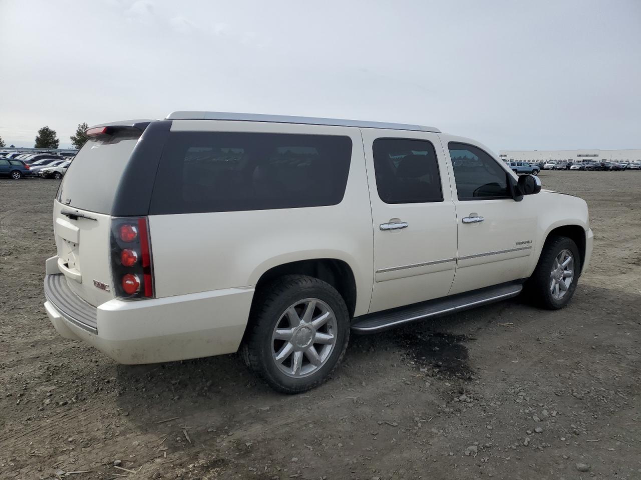 2010 GMC Yukon - Image 3