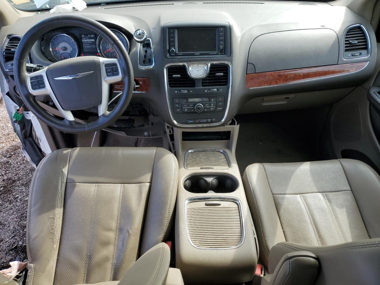 2015 Chrysler Town & Country - Image 8