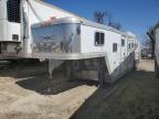 1998 Featherlite Horse Trailer იყიდება Wichita-ში, KS - Rear End