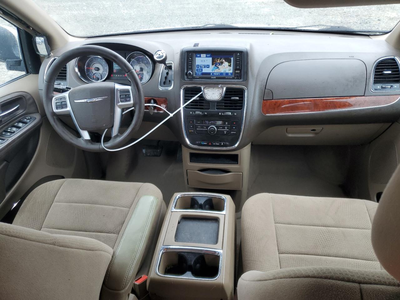 2012 Chrysler Town & Country - Image 8