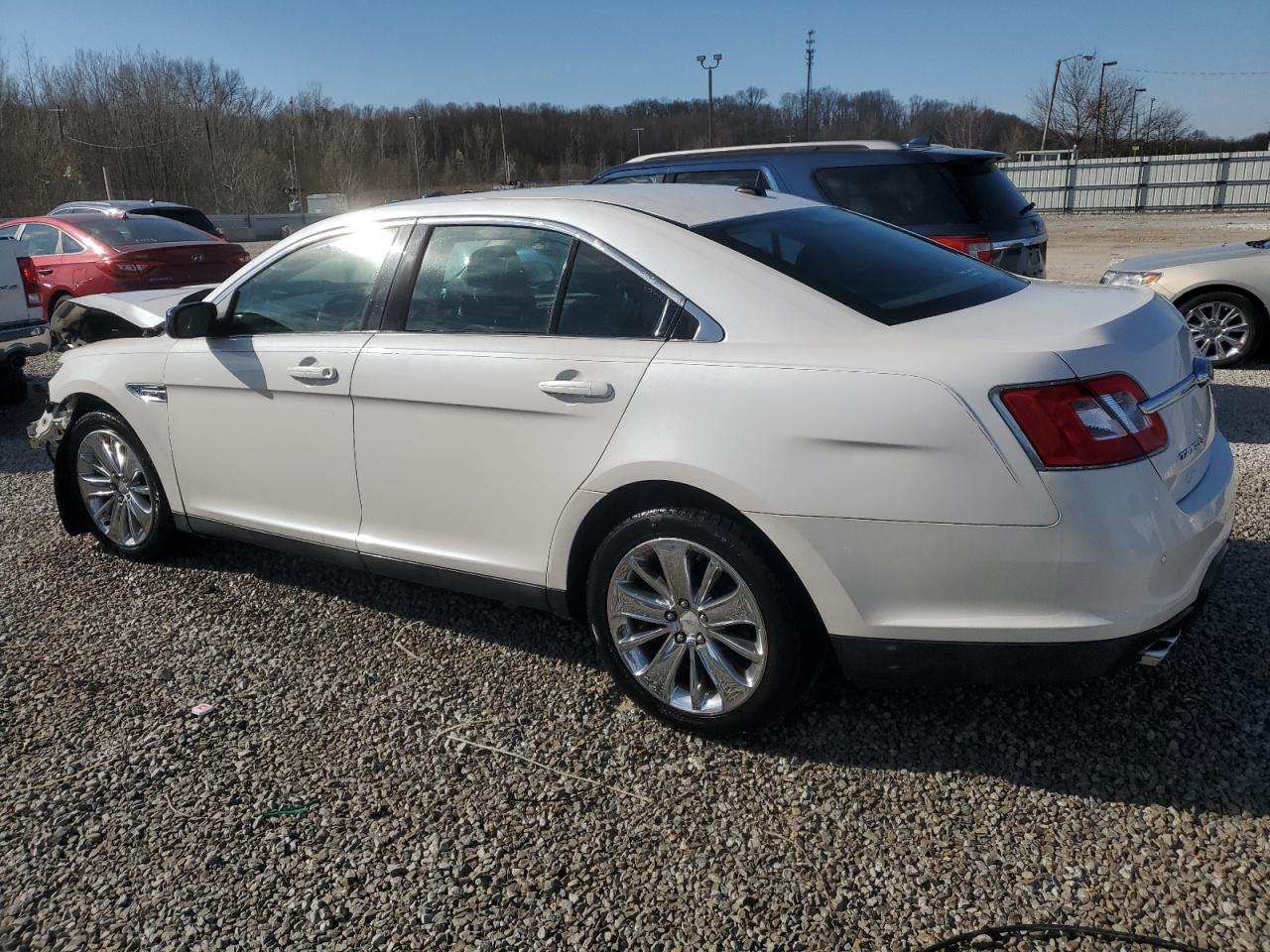2011 Ford Taurus - Image 2