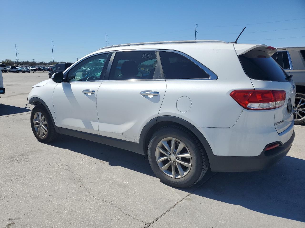 2016 Kia Sorento - Image 2
