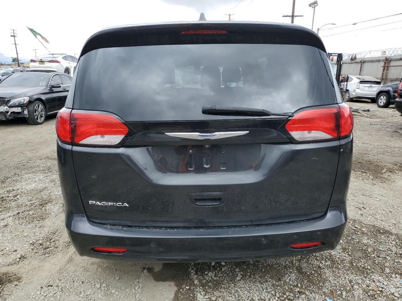 2018 Chrysler Pacifica - Image 6