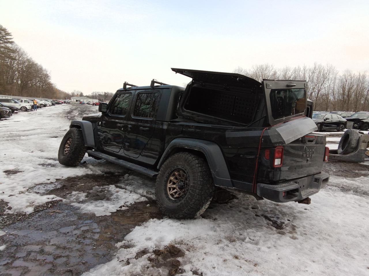 2021 Jeep Gladiator - Image 2